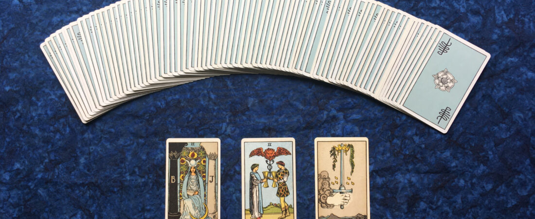 Arcanos menores del tarot: los cuatro palos y su sentido