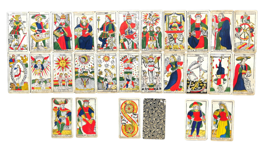 Cartas del Tarot de Marsella de Nicolas Conver (1760) dispuestas en una composición horizontal