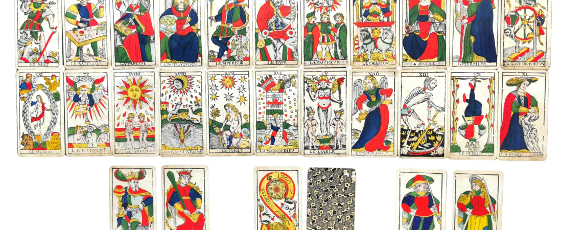 Tarot de Marsella o Rider-Waite: diferencias y cuál elegir
